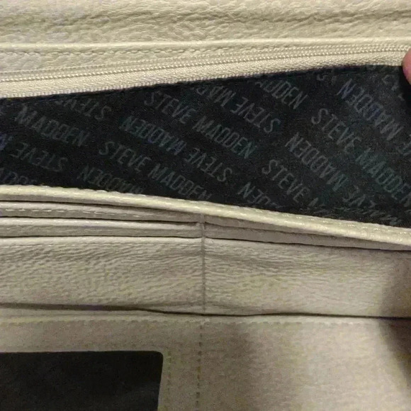 Steve Madden wristlet cream color - Picture 5 of 7